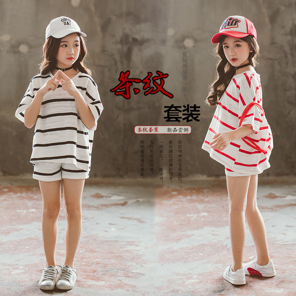 Set de vară pentru copii pentru fete care include o bluză scurtă, pantaloni scurți și o geantă - două culori