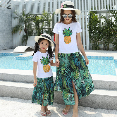 Παιδικό σετ για κορίτσια - μπλουζάκι με κοντό μανίκι και εκτύποση  ανανά με πούλιες + μοτίβο λουλουδιών