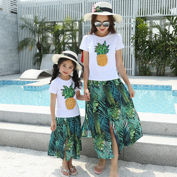 Παιδικό σετ για κορίτσια - μπλουζάκι με κοντό μανίκι και εκτύποση  ανανά με πούλιες + μοτίβο λουλουδιών