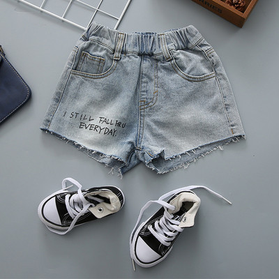 Παιδικά short τζιν με επιγραφή 