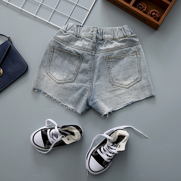 Παιδικά short τζιν με επιγραφή 