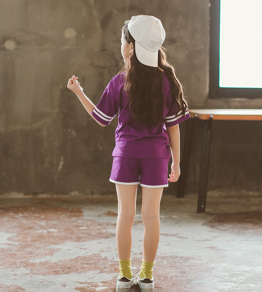 Set sport pentru fete inclusiv tricou cu maneca scurta si pantaloni scurti - doua culori