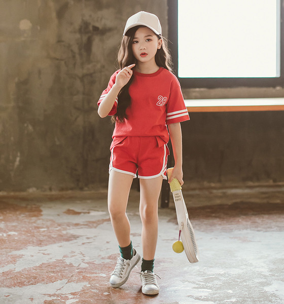 Set sport pentru fete inclusiv tricou cu maneca scurta si pantaloni scurti - doua culori