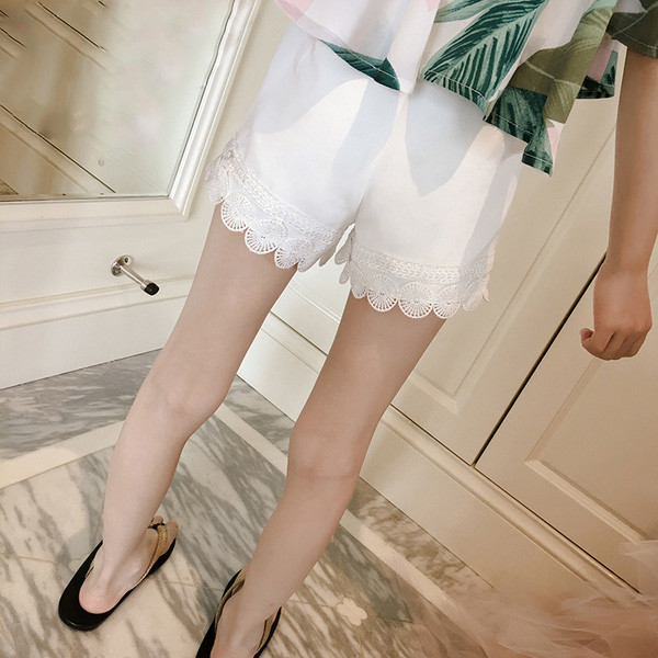 Blugi scurti pentru copii cu broderie si talie inalta pentru fete