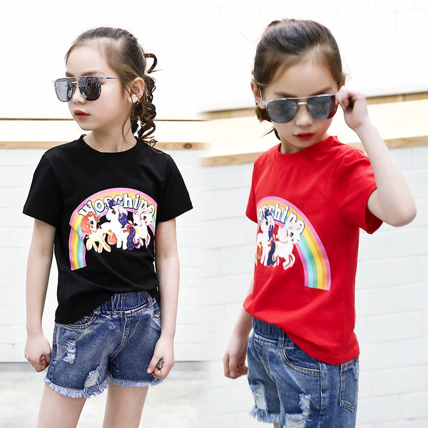 Tricou pentru copii din bumbac pentru o fata cu aplicatie in alb si negru