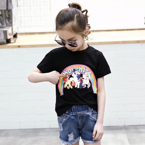 Tricou pentru copii din bumbac pentru o fata cu aplicatie in alb si negru