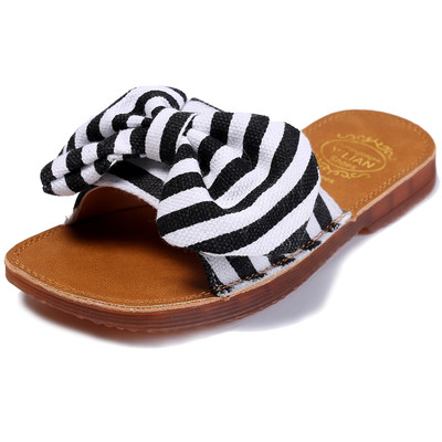 Παιδικές  παντόφλες  σε τρία χρώματα