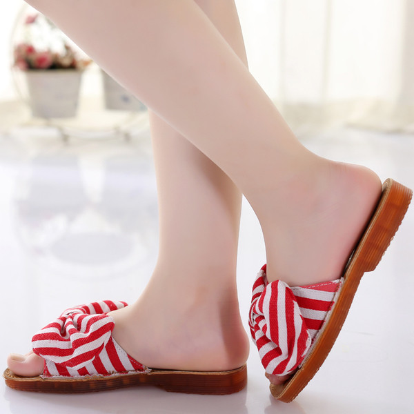 Παιδικές  παντόφλες  σε τρία χρώματα