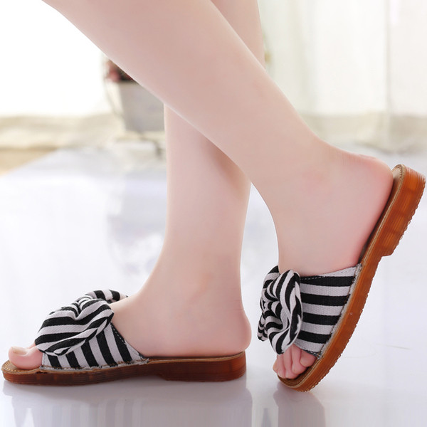 Παιδικές  παντόφλες  σε τρία χρώματα