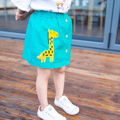 Fusta moderna pentru copii cu aplicatie colorata si nasturi in doua culori