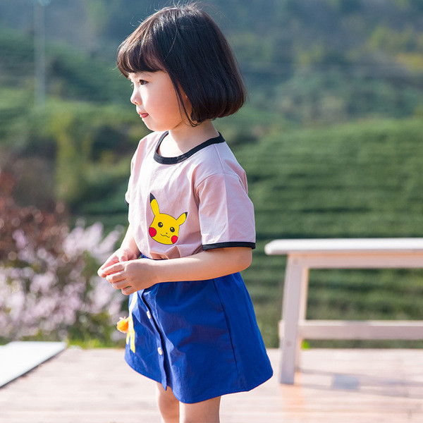 Fusta moderna pentru copii cu aplicatie colorata si nasturi in doua culori