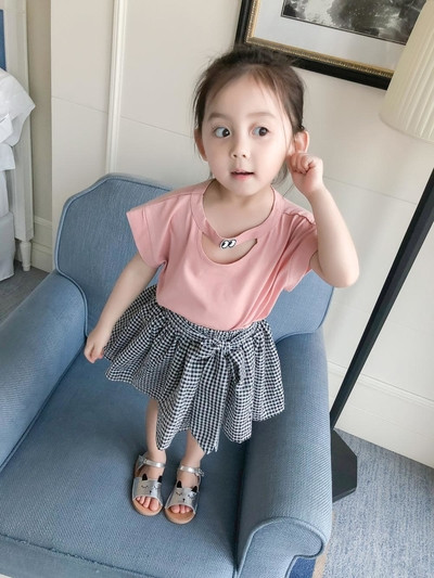 Παιδικό T-shirt για κορίτσια με διακόσμηση σε λευκό, μαύρο και ροζ χρώμα