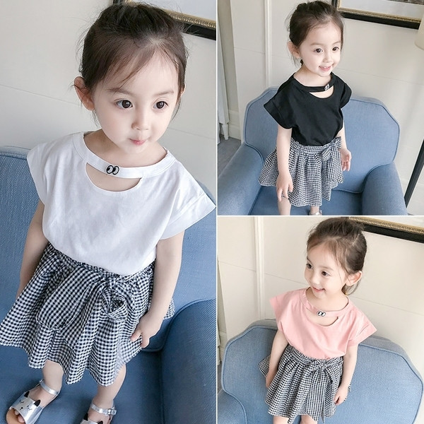 Παιδικό T-shirt για κορίτσια με διακόσμηση σε λευκό, μαύρο και ροζ χρώμα