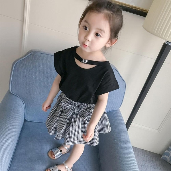 Παιδικό T-shirt για κορίτσια με διακόσμηση σε λευκό, μαύρο και ροζ χρώμα