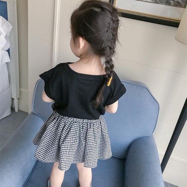 Παιδικό T-shirt για κορίτσια με διακόσμηση σε λευκό, μαύρο και ροζ χρώμα