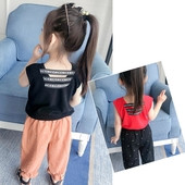 Tricou pentru o fată cu inscripții în negru și roșu