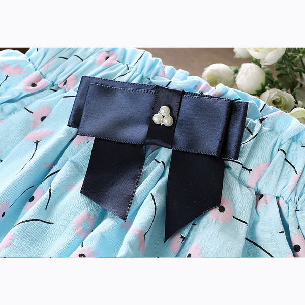 Pantaloni scurti din stofa pentru copii cu aplicatie si panglica