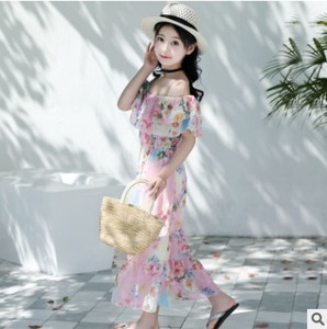 Μοντέρνο παιδικό φόρεμα με πεσμένα μανίκια και φυτικά μοτίβα