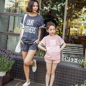 Set sport pentru fete pentru copii din două părți - tricou cu mâneci scurte și inscripție + pantaloni scurți