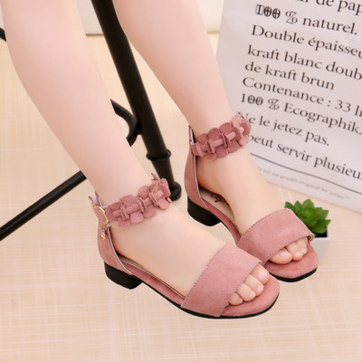 Μοντέρνα παιδικά σανδάλια κατάλληλα για τη καθημερινή ζωή