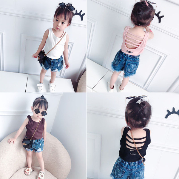 Maiou zilnic pentru copii pentru o fetiță cu bretele largi și un decupat în mai multe culori