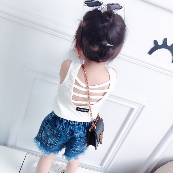 Maiou zilnic pentru copii pentru o fetiță cu bretele largi și un decupat în mai multe culori