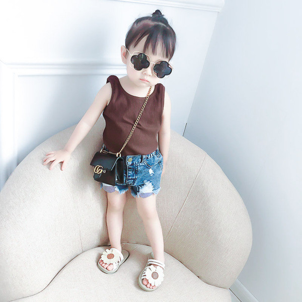 Maiou zilnic pentru copii pentru o fetiță cu bretele largi și un decupat în mai multe culori