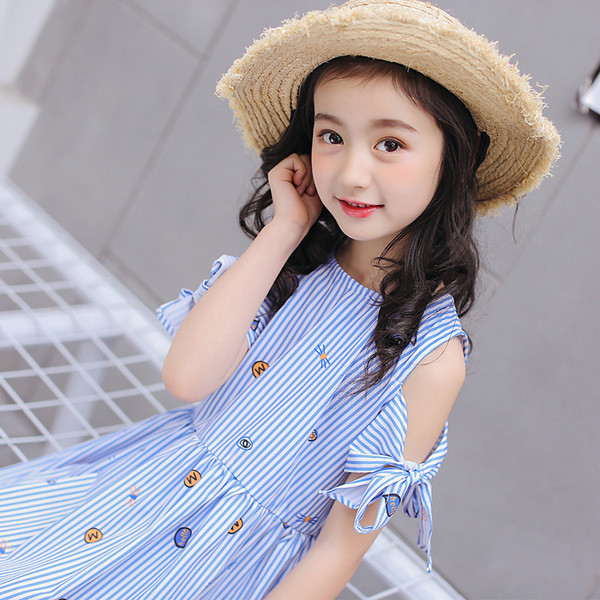 Model de rochie pentru copii cu dungi in albastru
