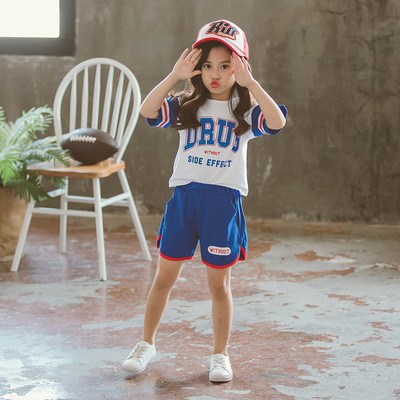 Set sport din bumbac pentru fete inclusiv - tricou cu inscriptie si maneci scurte + pantaloni scurti