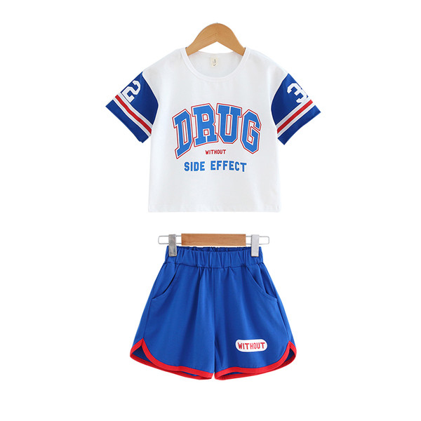 Set sport din bumbac pentru fete inclusiv - tricou cu inscriptie si maneci scurte + pantaloni scurti