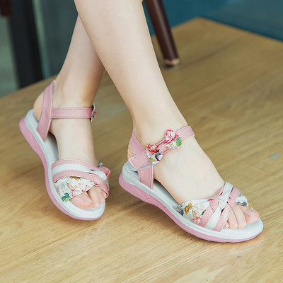 Παιδικά σανδάλια για κορίτσια με φυτικό μοτίβο