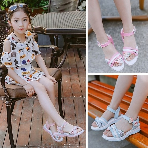 Παιδικά σανδάλια για κορίτσια με φυτικό μοτίβο