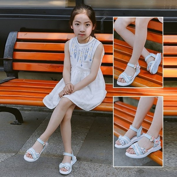 Παιδικά σανδάλια για κορίτσια με φυτικό μοτίβο