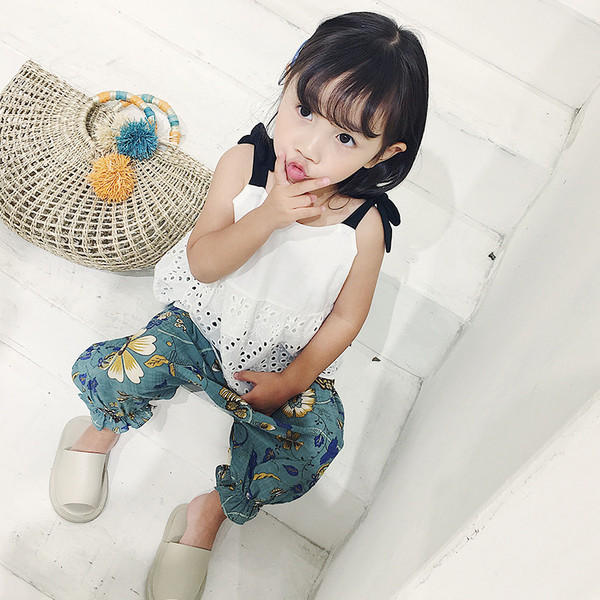 Παιδικό μοντέρνο λευκό μπλουζάκι με δαντέλα και μαύρα κορδόνια