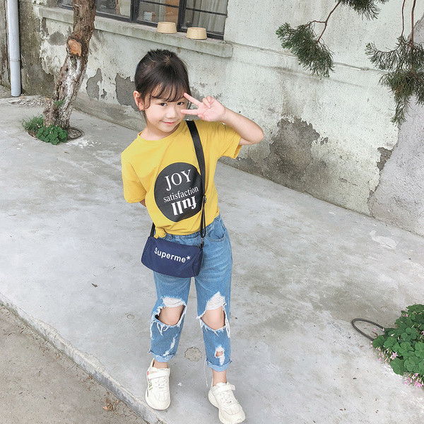 Tricou pentru copii modern pentru o fata cu spatele deschis si imprimeu in doua culori