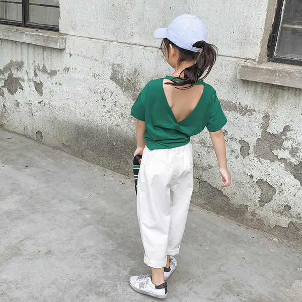 Tricou pentru copii modern pentru o fata cu spatele deschis si imprimeu in doua culori