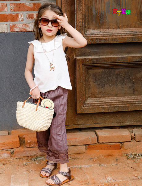 Set pentru copii elegant pentru fete, inclusiv - pantaloni cu dantela si maiou