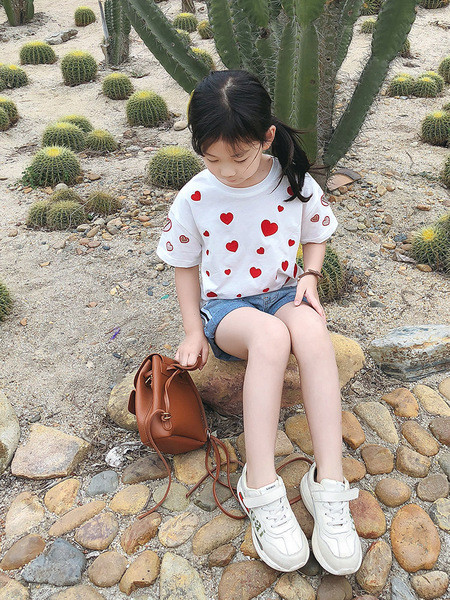 Παιδικό μπλουζάκι για  κορίτσια σε λεύκο χρώμα με κεντήματα