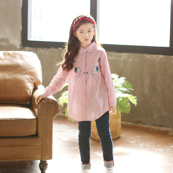 Μοντέρνο παιδικό πουκάμισο  με εφαρμογή για κορίτσια