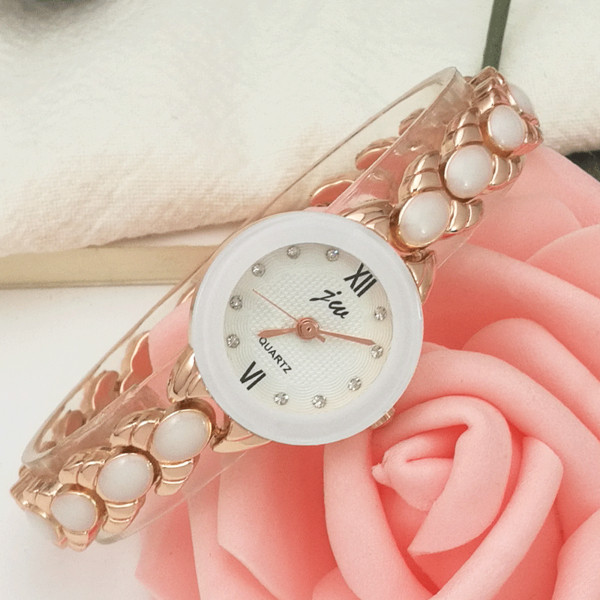 Ceas elegant de damă cu decor cu curele în trei culori