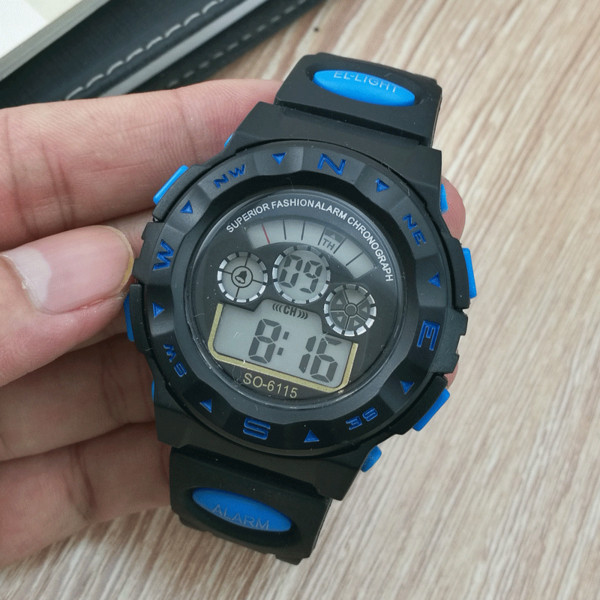 Ceas sport zilnic in mai multe culori potrivite pentru femei si barbati