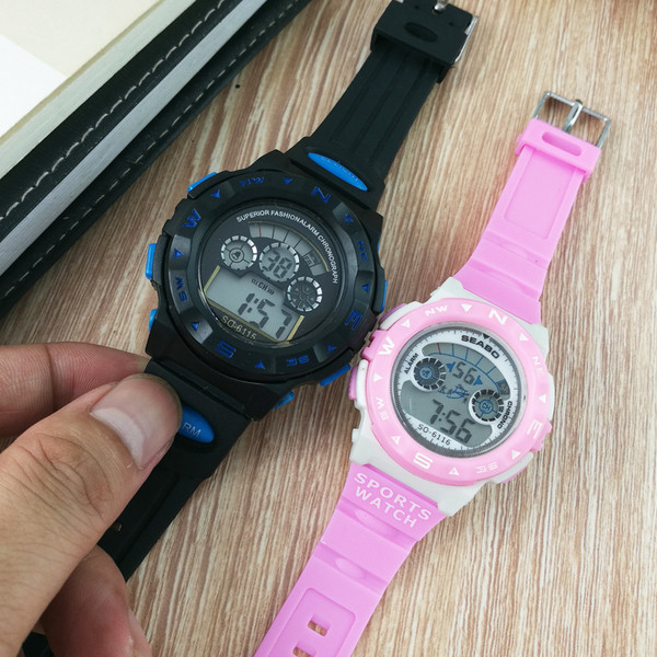 Ceas sport zilnic in mai multe culori potrivite pentru femei si barbati