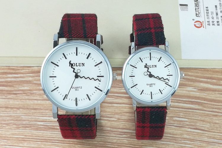 Ceas zilnic pentru bărbați și femei cu curea în carouri