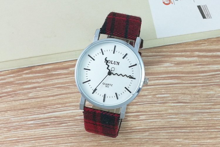 Ceas zilnic pentru bărbați și femei cu curea în carouri