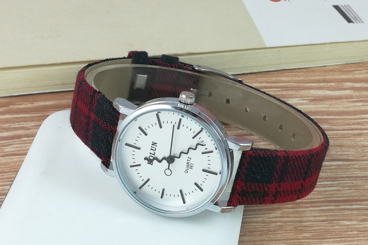 Ceas zilnic pentru bărbați și femei cu curea în carouri