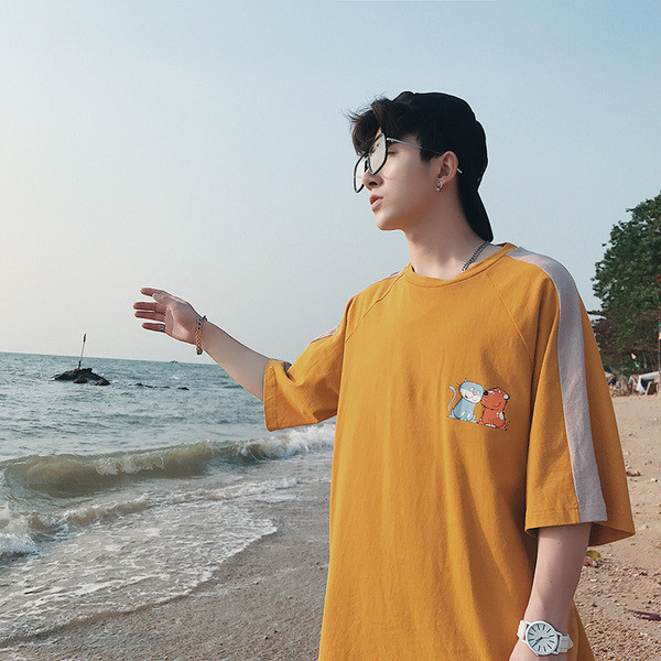 Ανdρικά μπλουζάκια με έγχρωμο σχέδιο