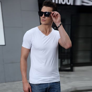 T-shirt για άνδρες με V-neckline - Λεπτό μοντέλο