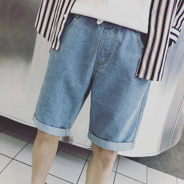 Pantaloni scurți pentru bărbați de culoare deschisă