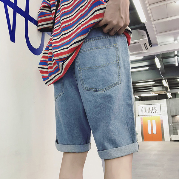 Pantaloni scurți pentru bărbați de culoare deschisă