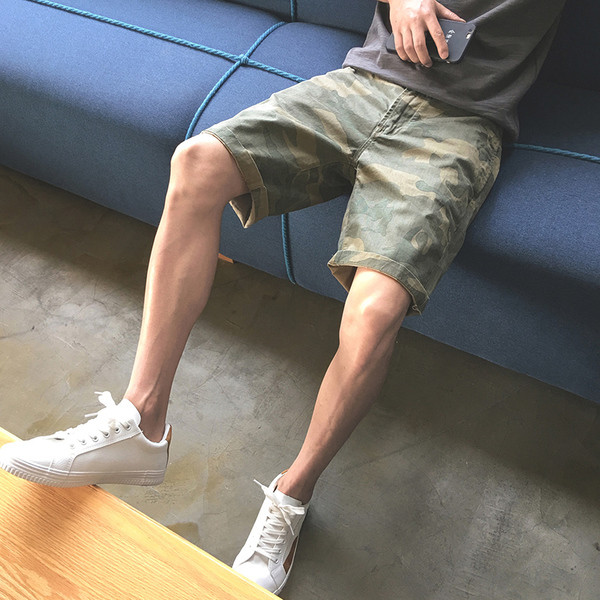 Pantaloni scurți stilați de camuflaj pentru bărbați